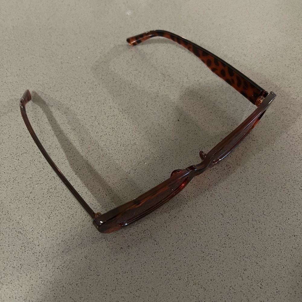 💥4 for $25💥 Thin Rectangle Tortoise Shell Sunglasses - Picture 2 of 4